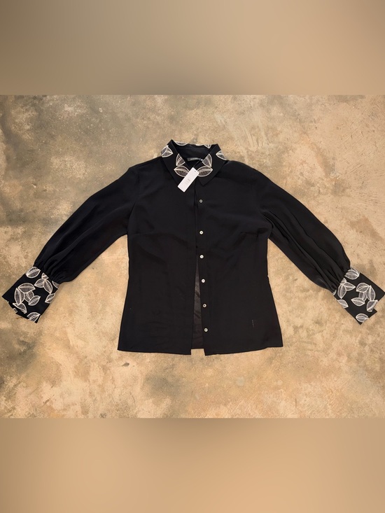 Natori Tops - Natori NWT Black Embroidered Leaf Collar & Cuff Blouse Size 6